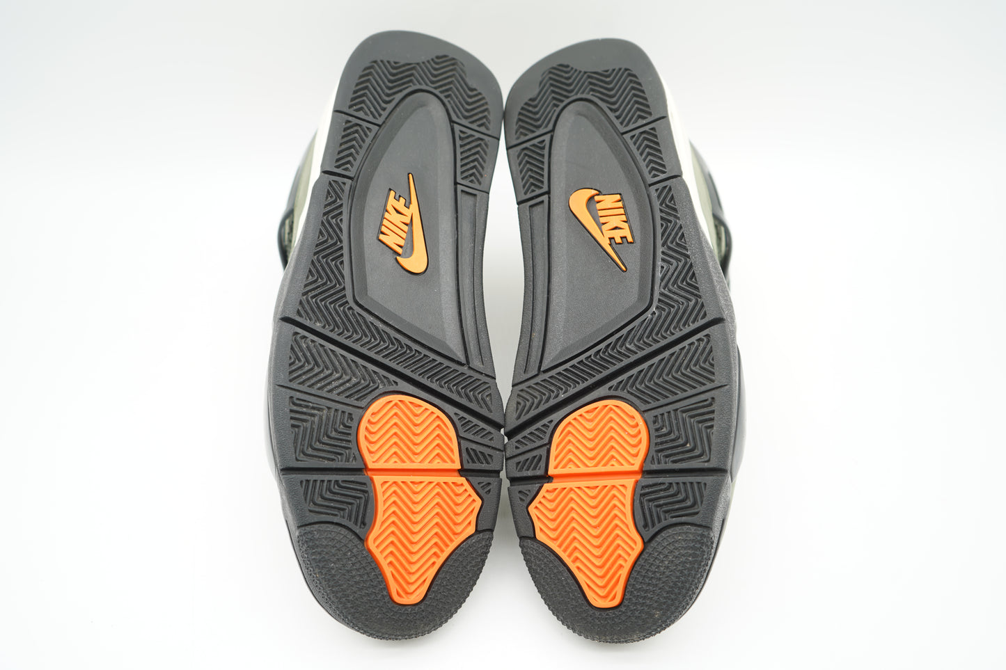 Jordan 4 Retro OG SP Undefeated (2025)