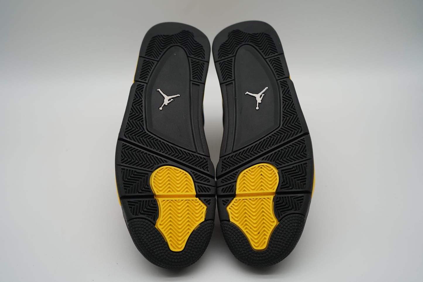 Jordan 4 Retro Thunder (2023)