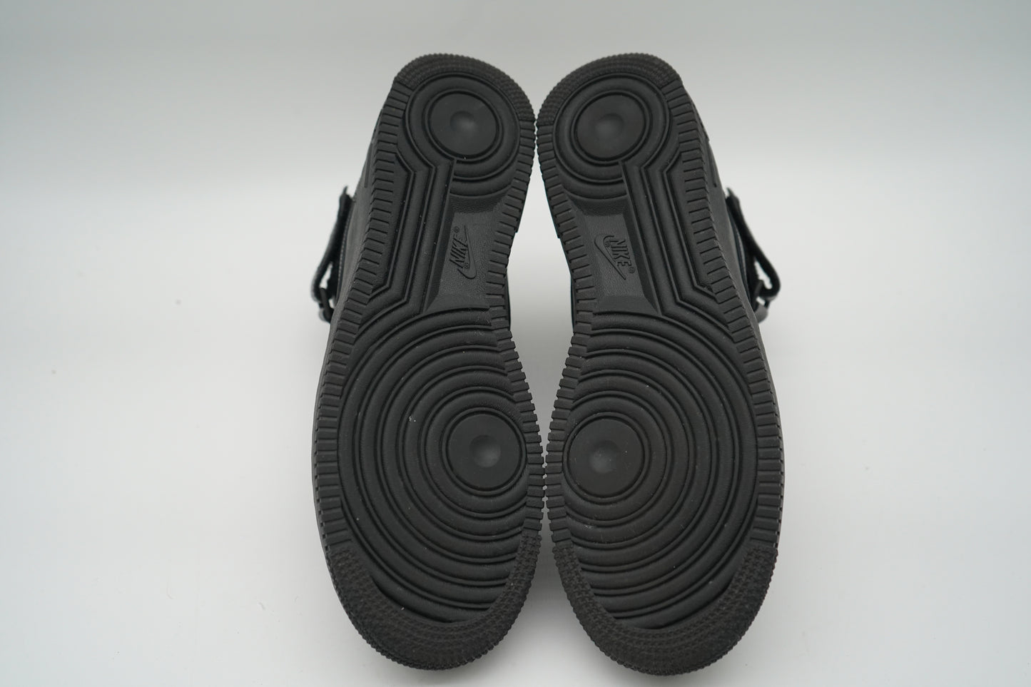 Nike Air Force 1 Mid Supreme Black