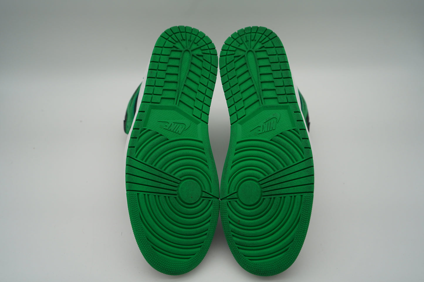 Jordan 1 Retro High OG Lucky Green