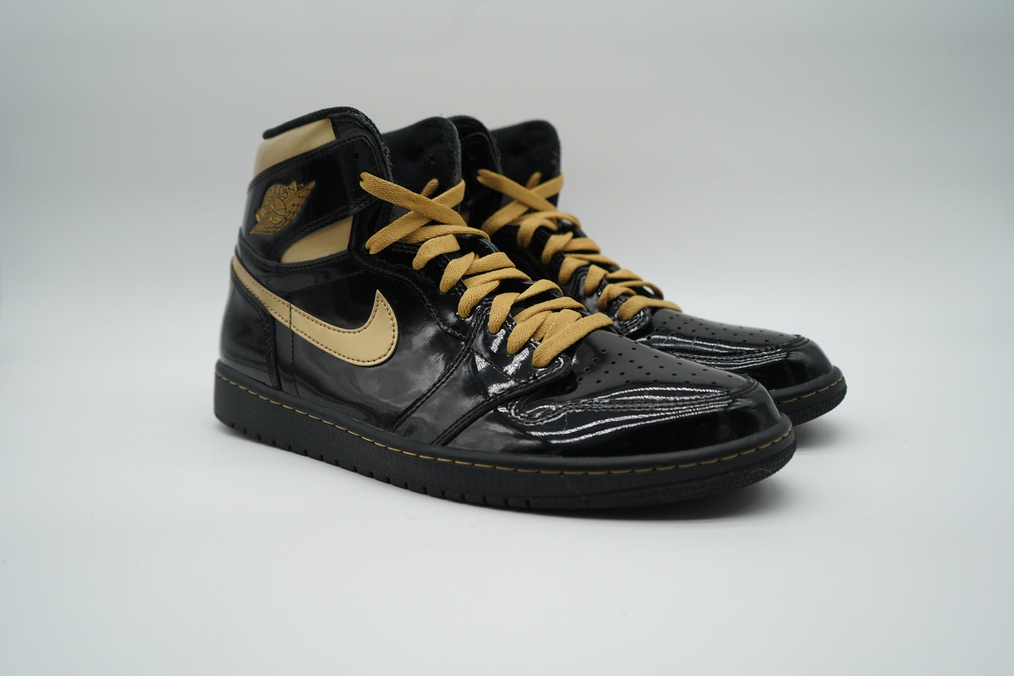Jordan 1 Retro High Black Metallic Gold (2020)