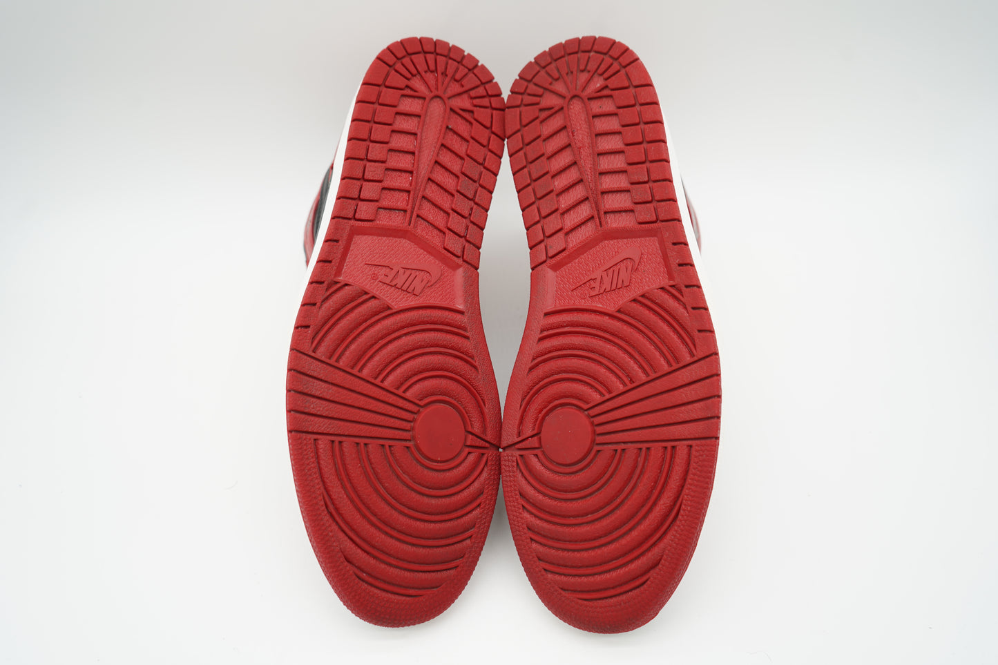 Jordan 1 Retro Banned Bred