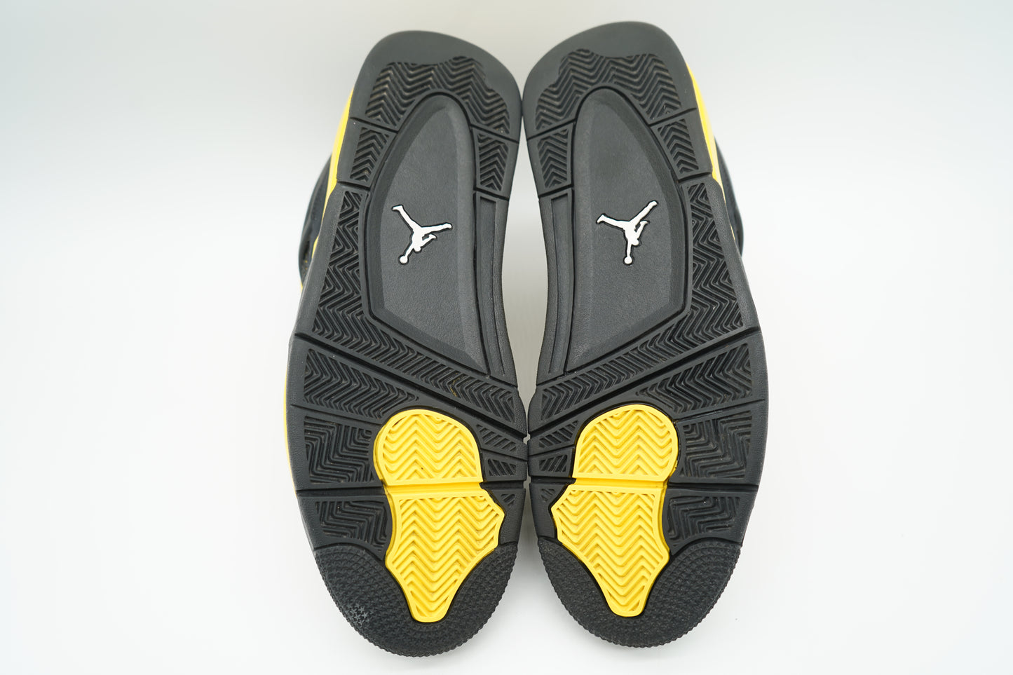 Jordan 4 Retro Thunder (2023)
