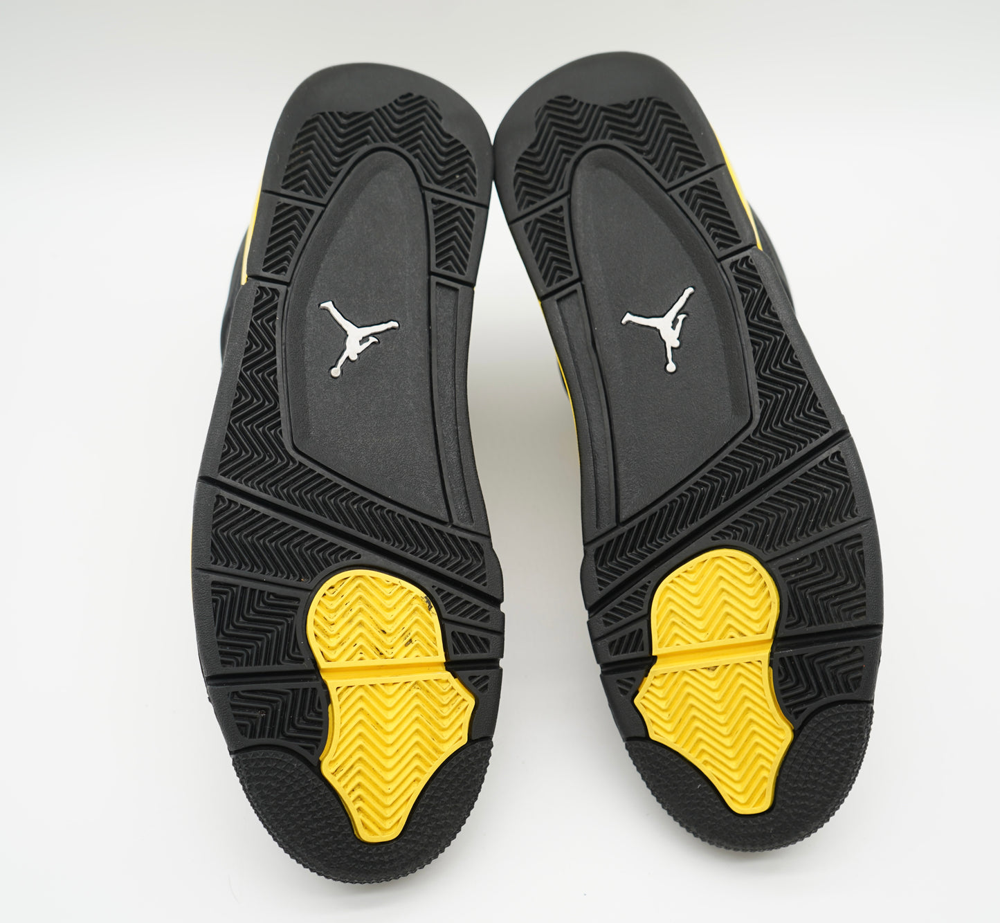 Jordan 4 Retro Thunder (2023)