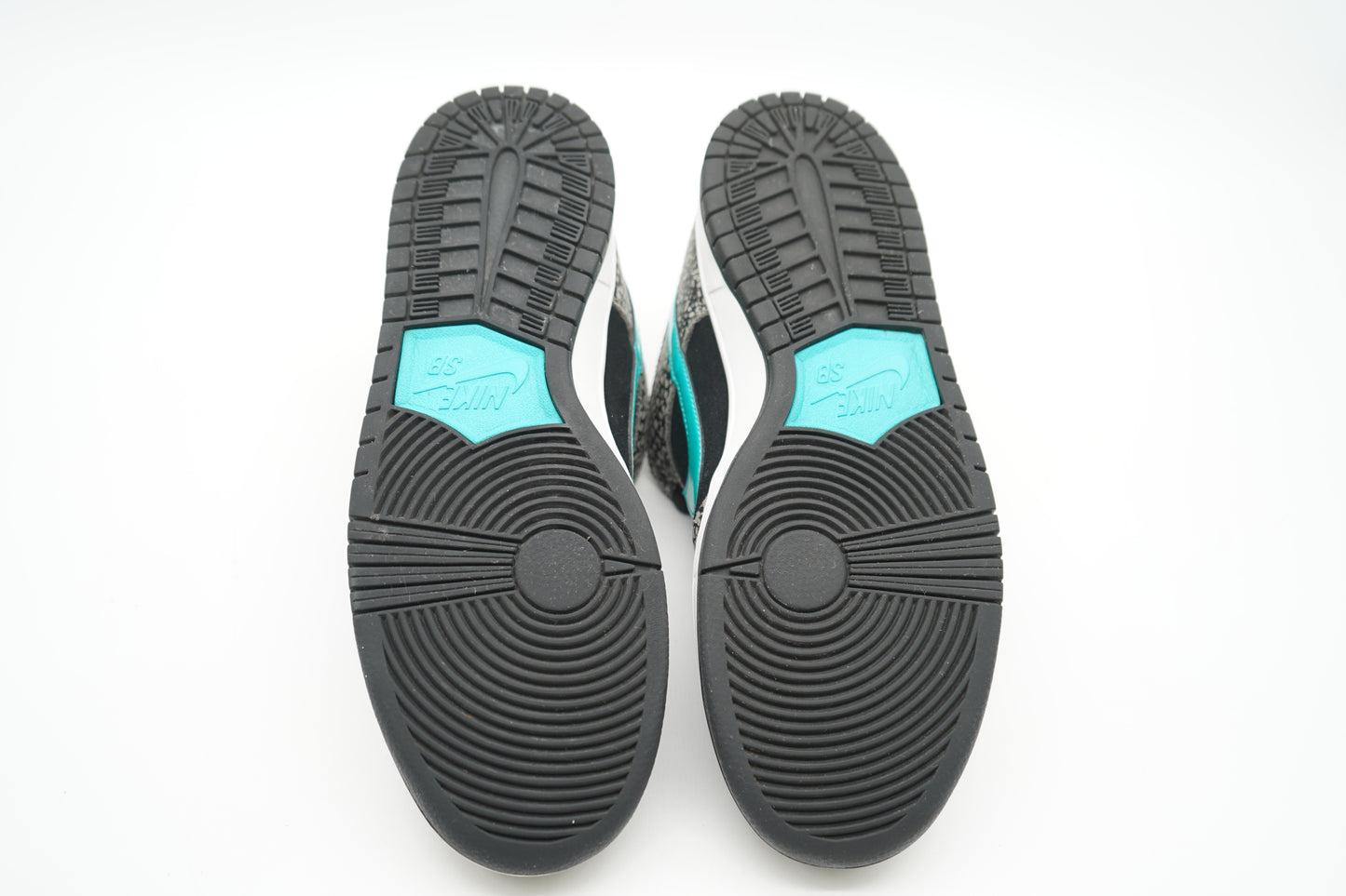 Nike SB Dunk Low atmos Elephant