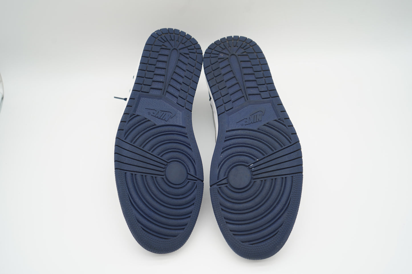 Jordan 1 Low SB Midnight Navy
