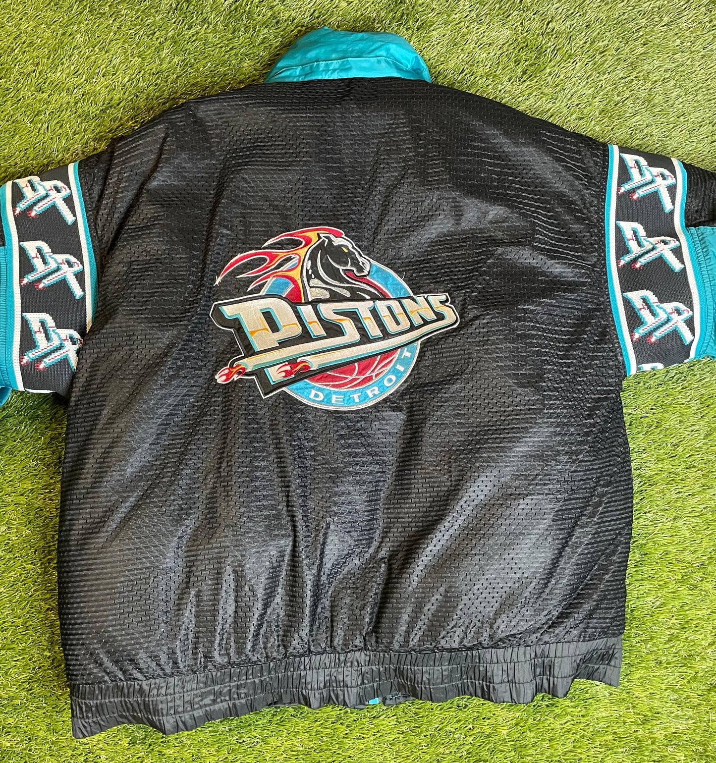 Vintage 90's Detroit Pistons Pro Player Puffer Coat