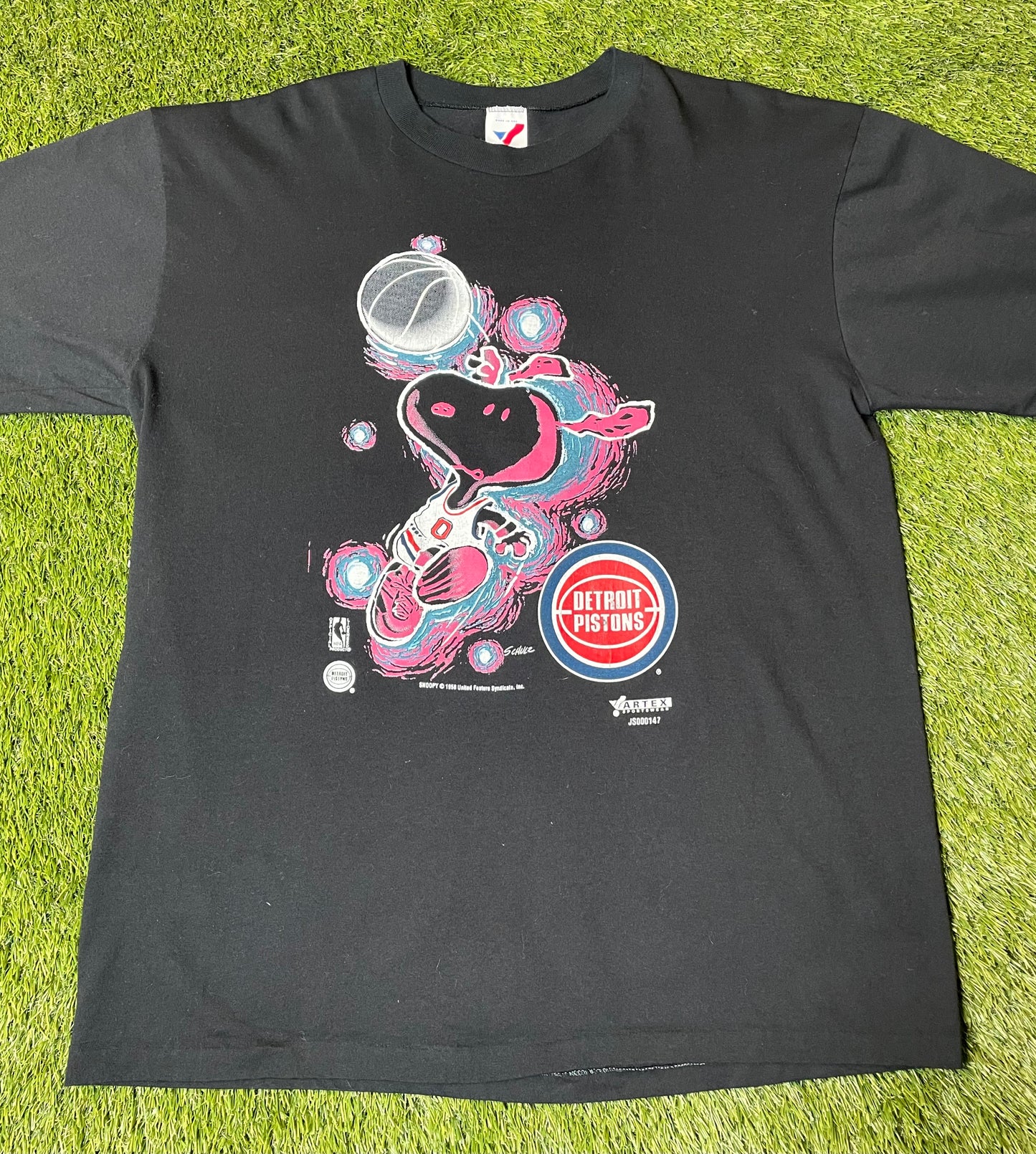 Vintage 90's Detroit Pistons Snoopy T Shirt