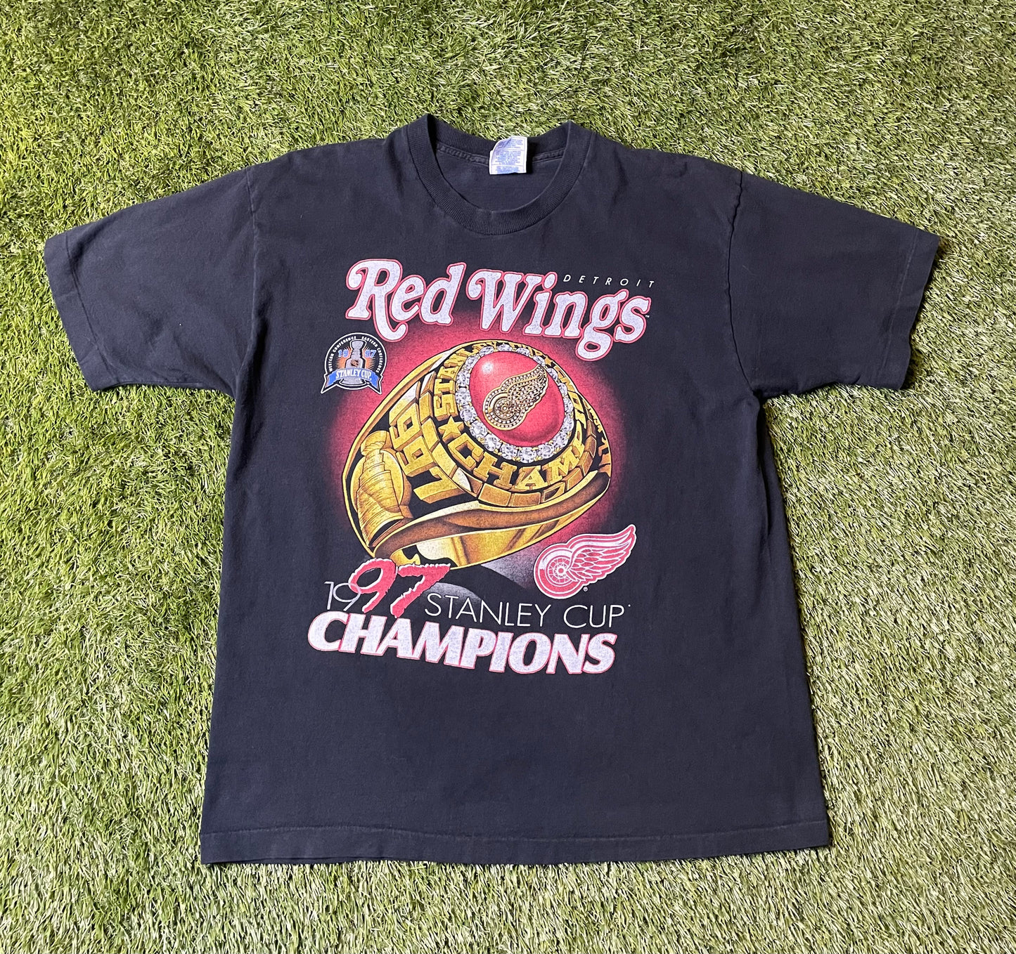Vintage 1997 Detroit Red Wings Championship Ring T Shirt