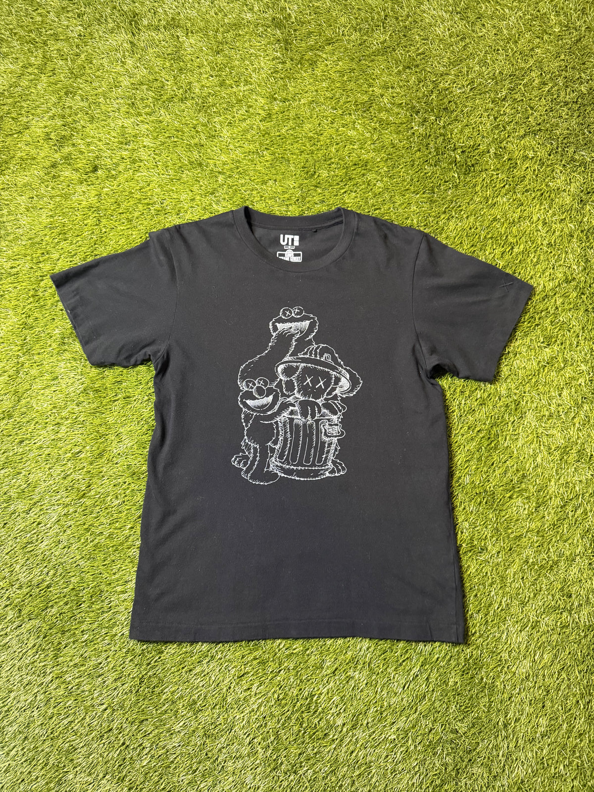 Kaws uniqlo T Shirt
