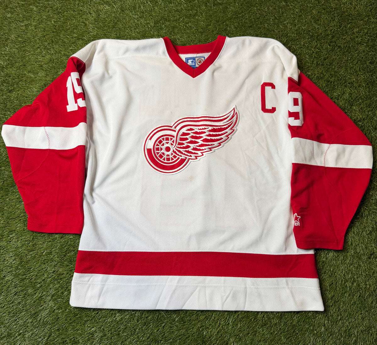 Vintage 90's Detroit Red Wings Steve Yzerman Hockey Jersey