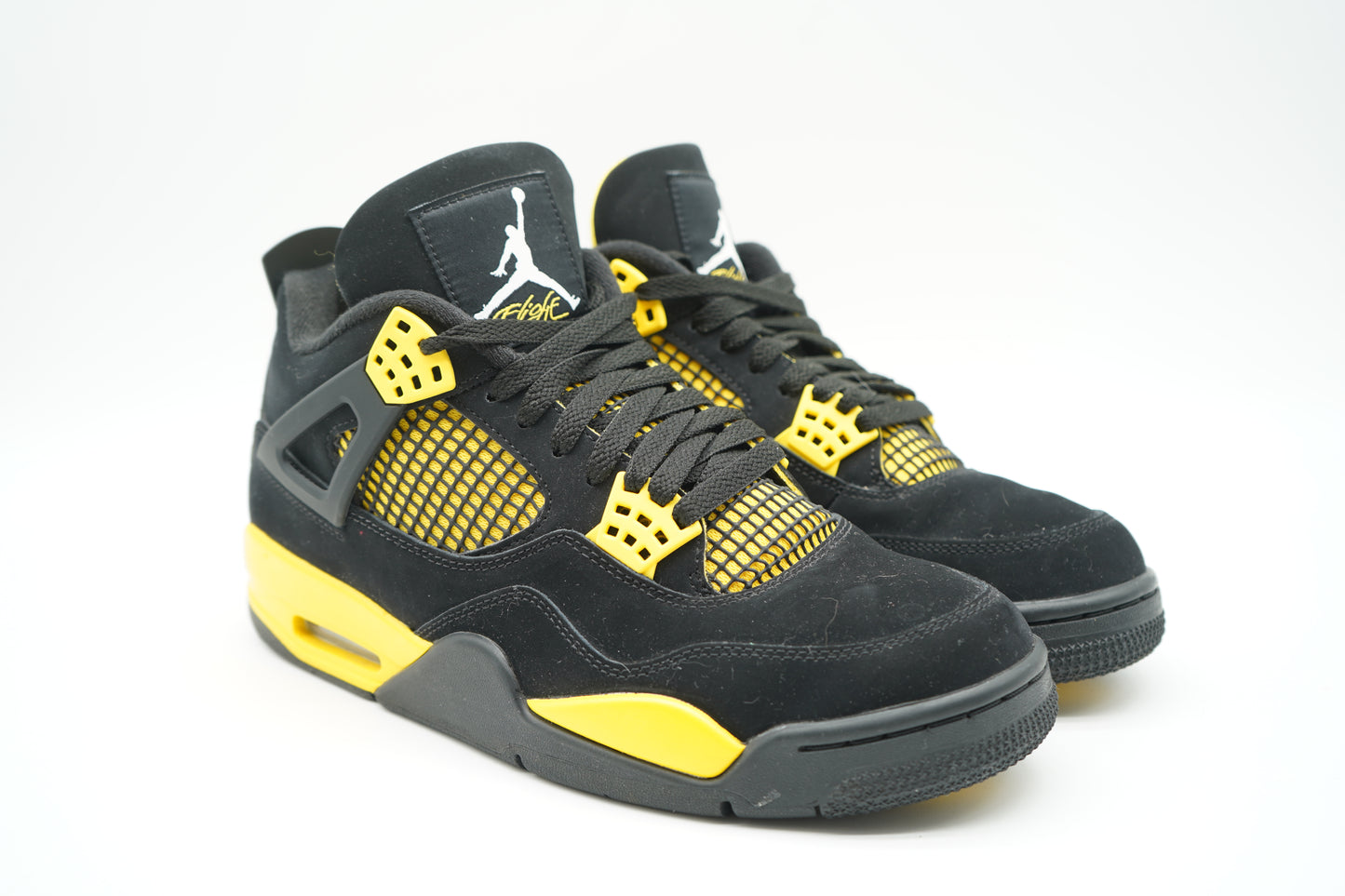 Jordan 4 Retro Thunder (2023)