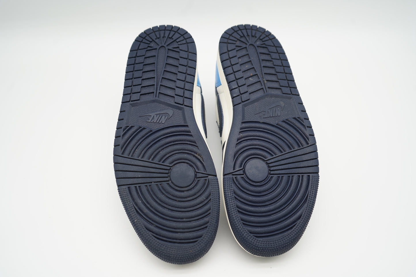 Jordan 1 Low OG Obsidian UNC