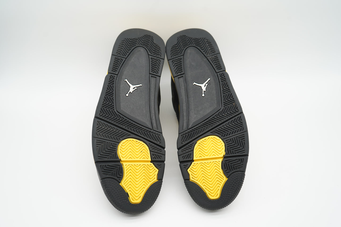 Jordan 4 Retro Thunder (2023)