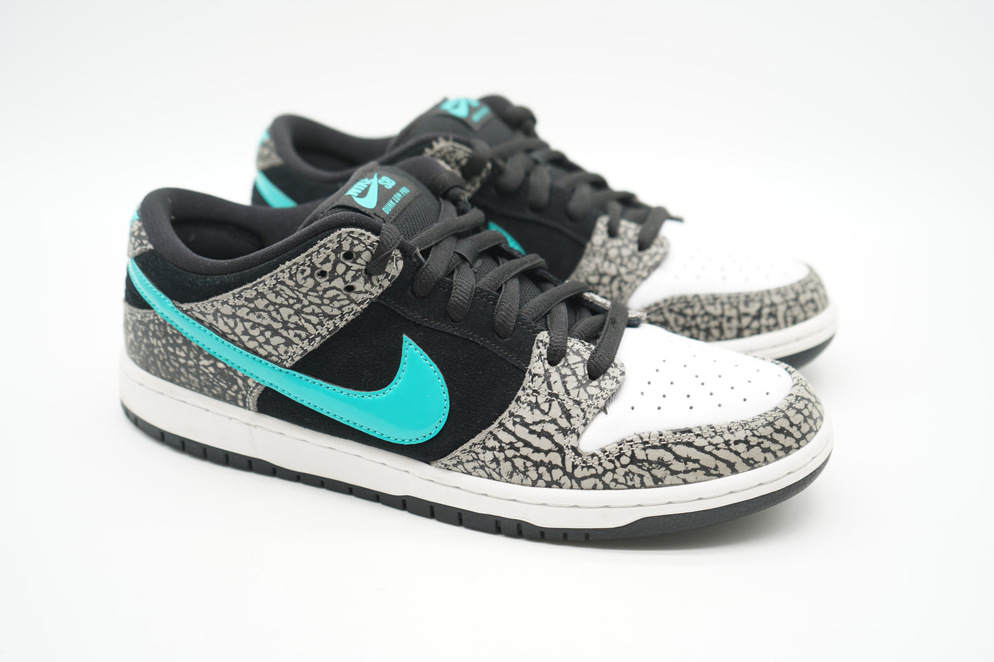 Nike SB Dunk Low atmos Elephant