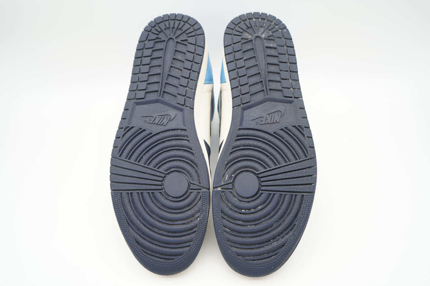 Jordan 1 Retro High Obsidian