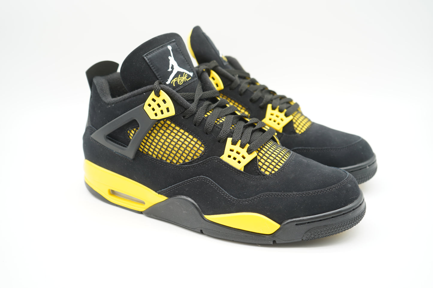 Jordan 4 Retro Thunder (2023)