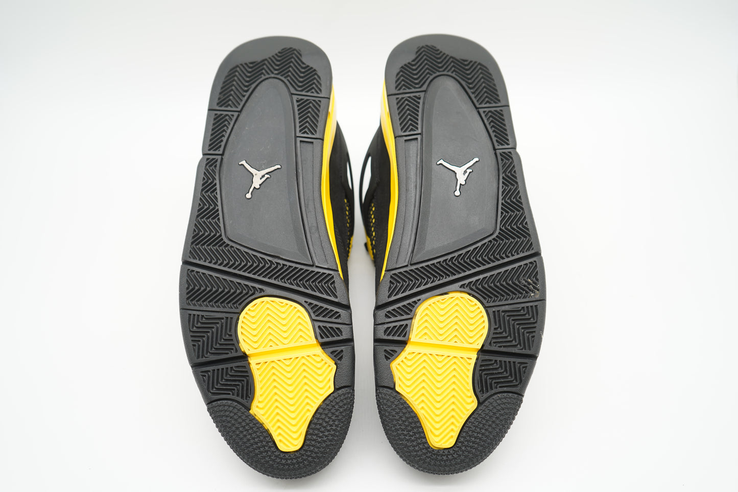 Jordan 4 Retro Thunder (2023)