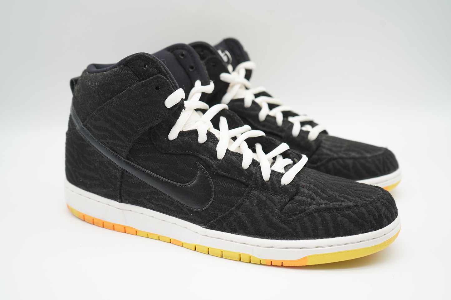 Nike SB Dunk High Skunk