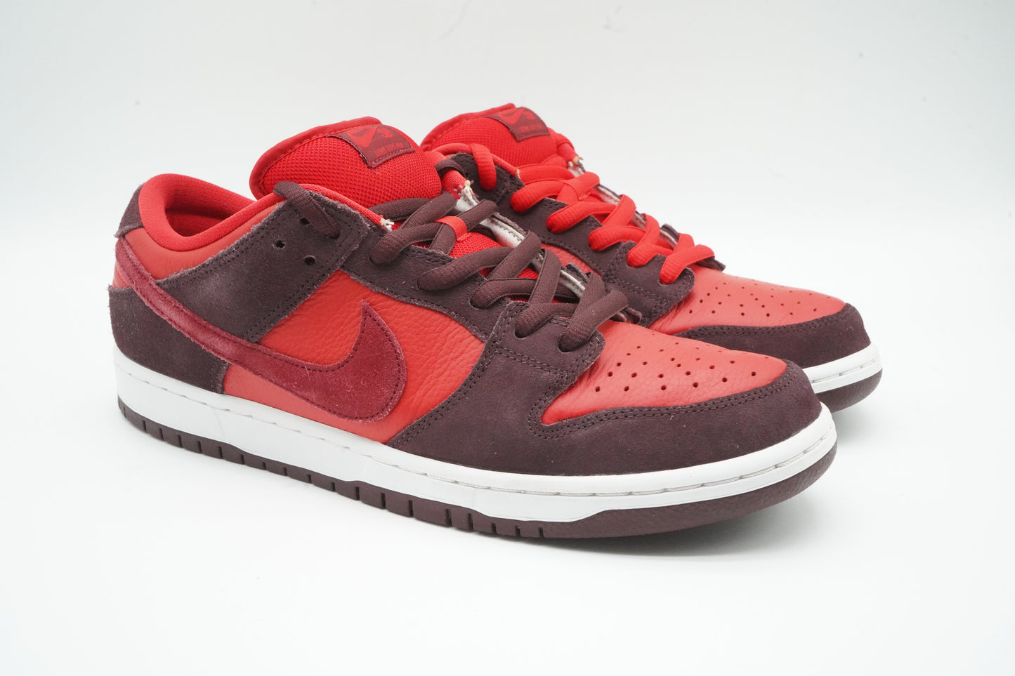 Nike SB Dunk Low Cherry