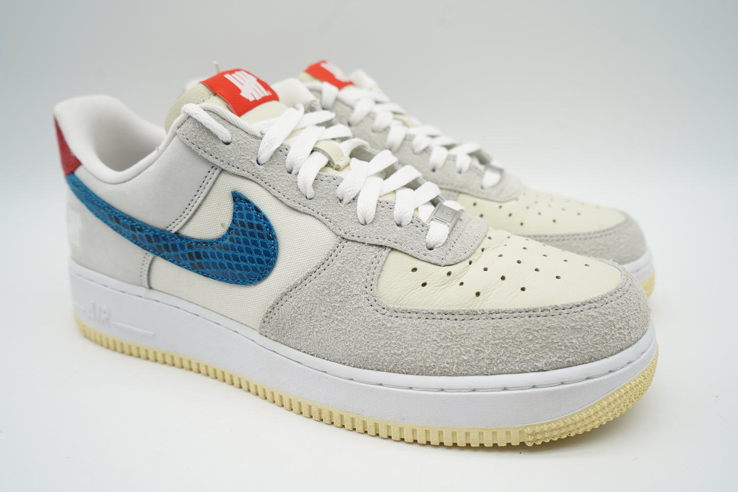 Nike Air Force 1 Low SP Undefeated 5 On It Dunk vs. AF1