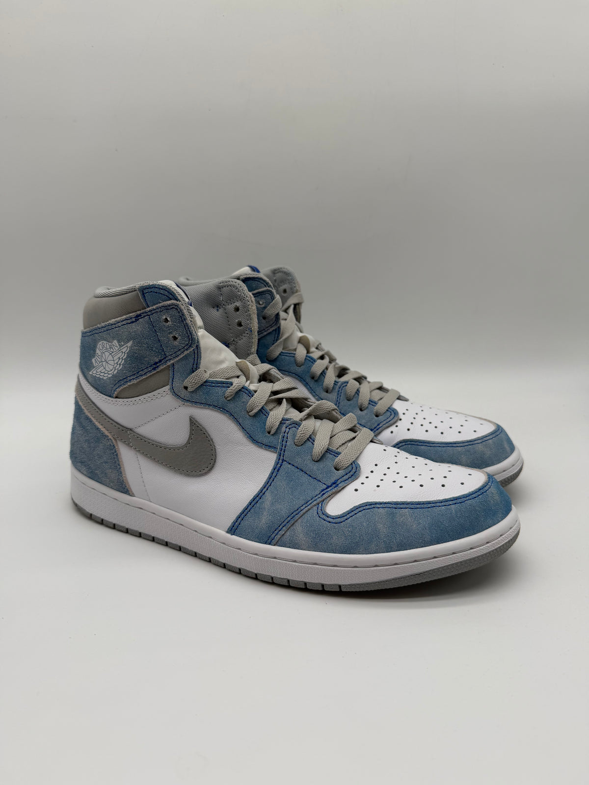 Jordan 1 Retro High Hyper Royal Smoke Grey