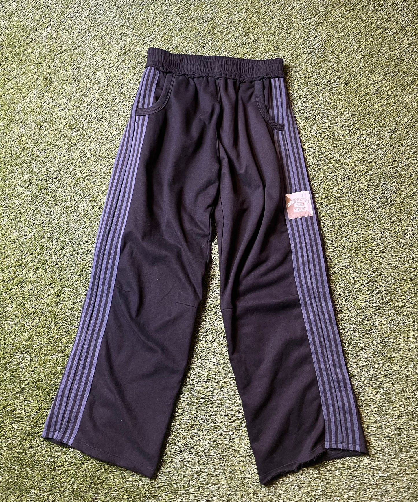 GV Gallery Raspberry Hills Lil Leon Sweatpants Black