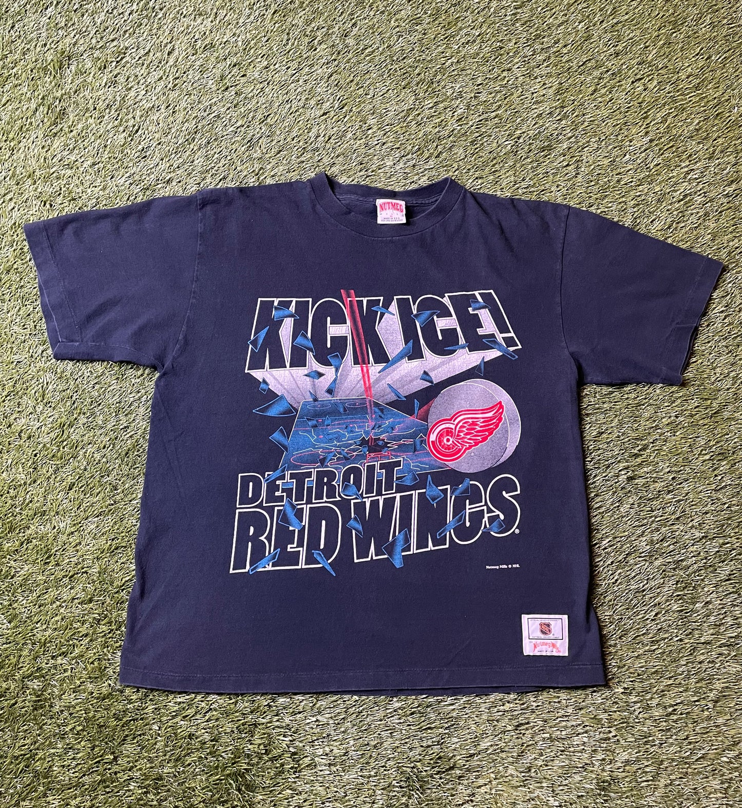 Vintage 90's Detroit Red Wings Hockey Puck T Shirt