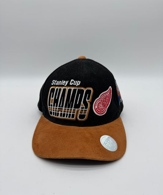 Vintage 1997 Red Wings Strapback hat