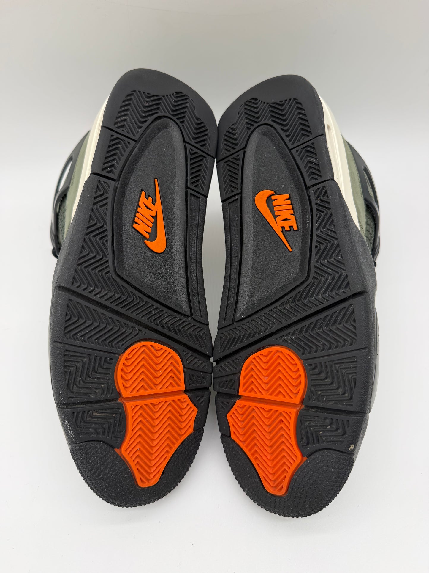 Jordan 4 Retro OG SP Undefeated (2025)