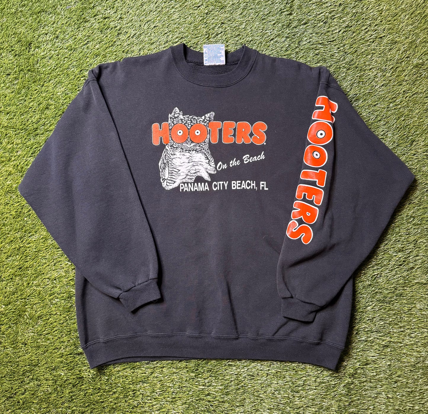 Vintage 90's Hooters Crewneck