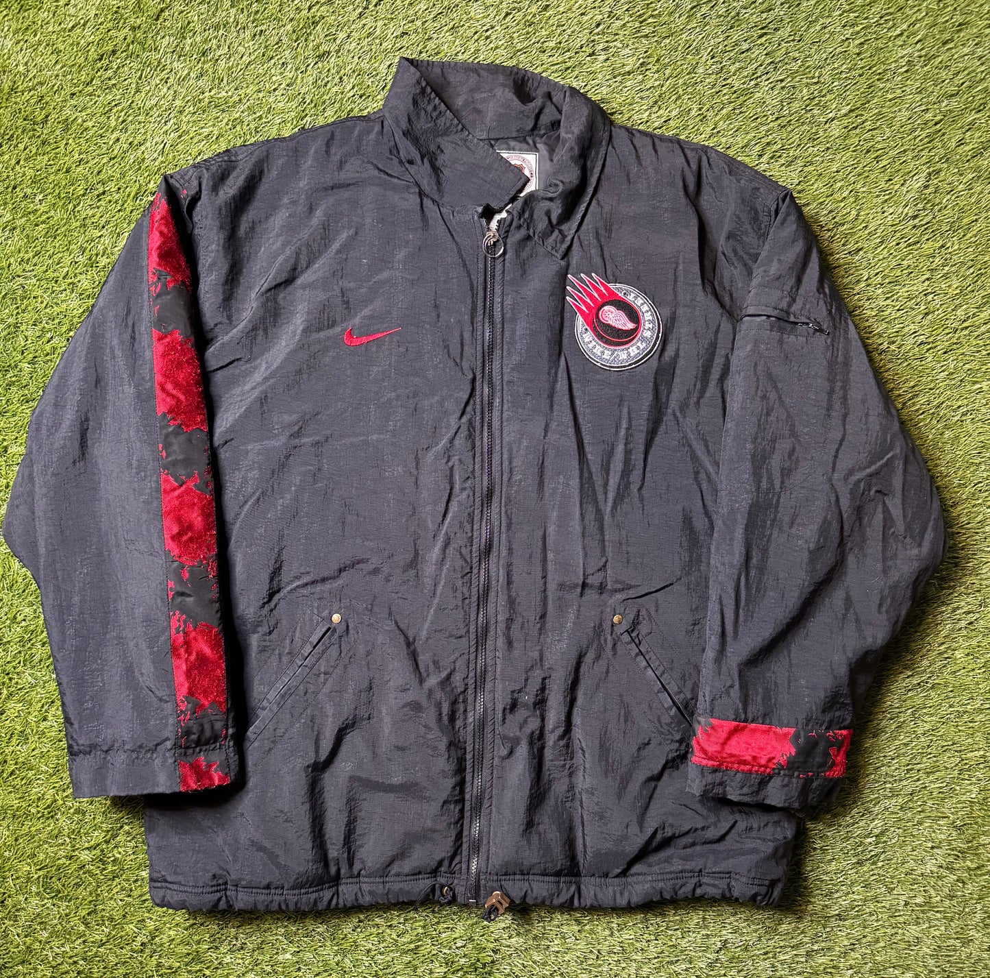 Vintage 90's Detroit Red Wings Nike Puffer Jacket