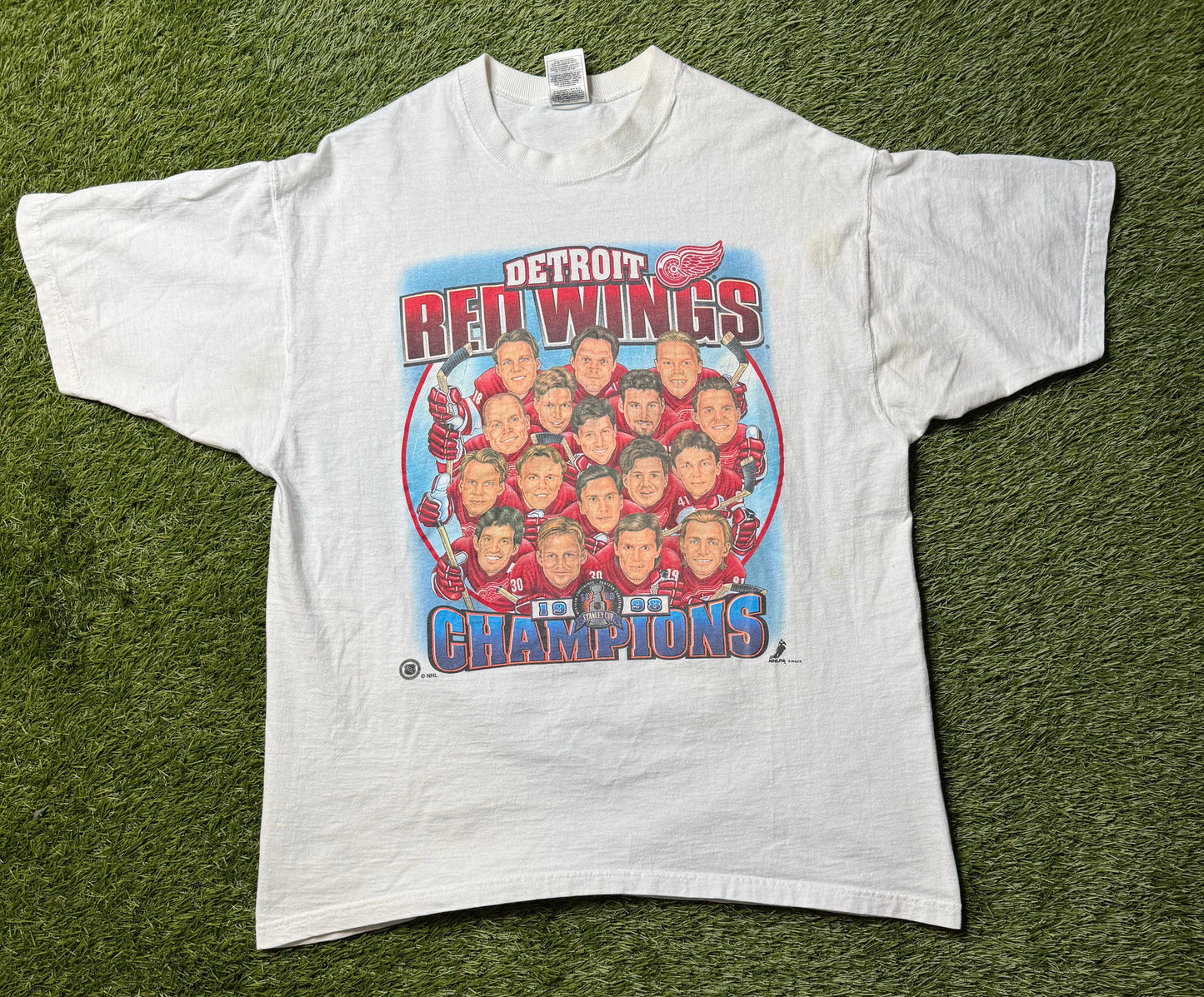 Vintage 1998 Red Wings Charcture T shirt