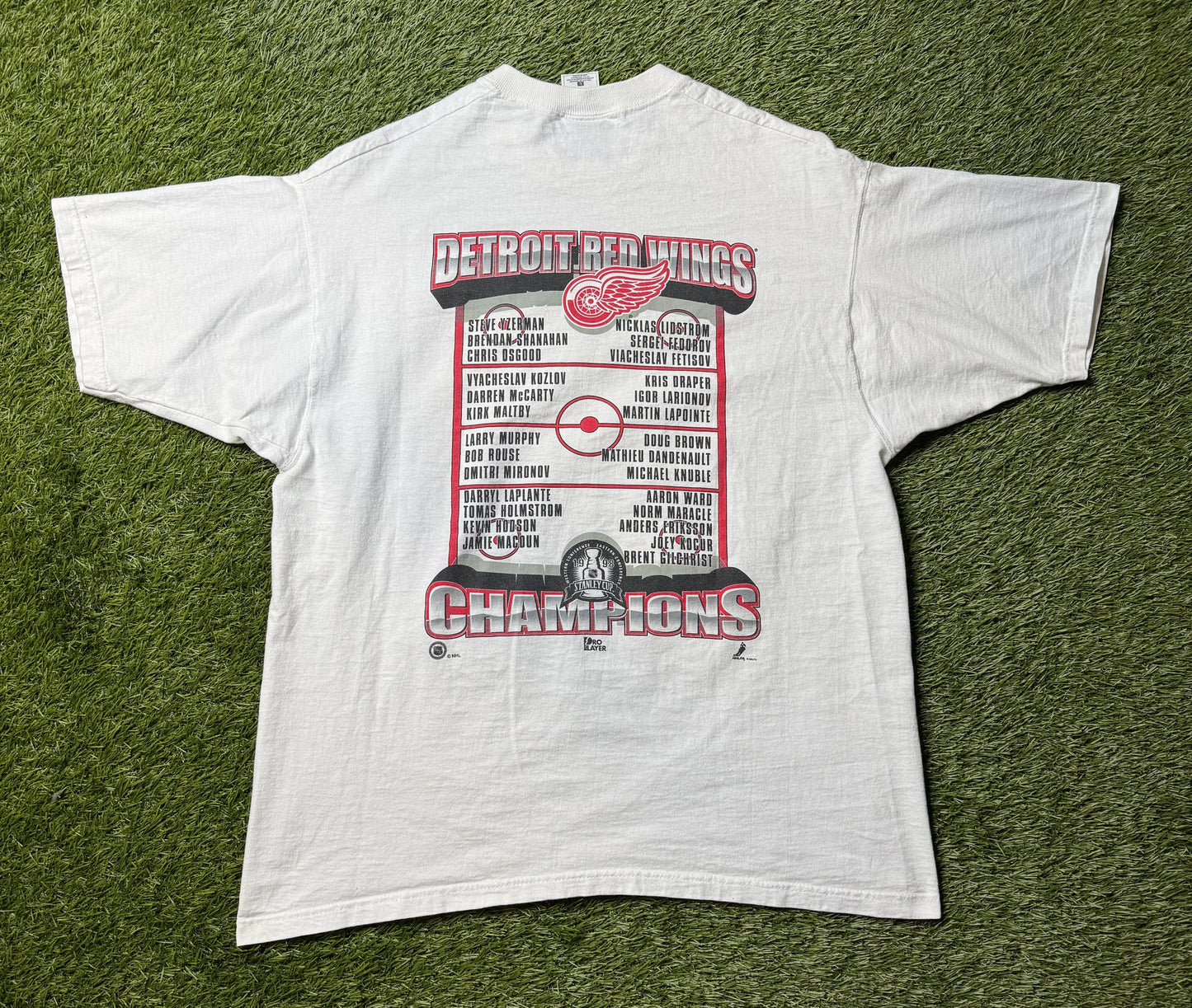 Vintage 1998 Red Wings Charcture T shirt